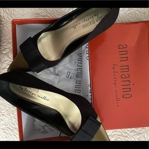 Satin bowtie Beatifull women’s shoes size 10